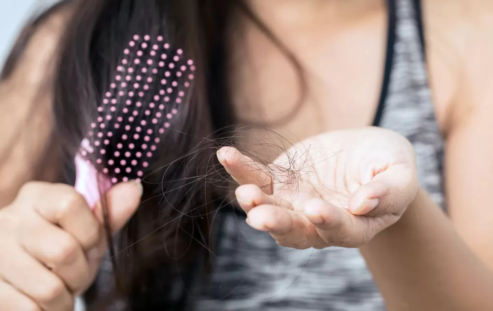 Tìm hiểu về nguyên nhân rụng tóc ở phụ nữ chi tiết nhất