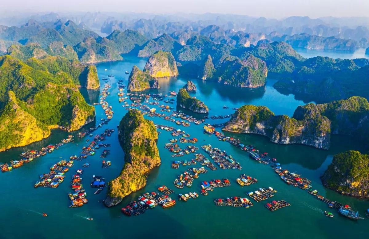 Du lịch Cát Bà với biển xanh và núi đá