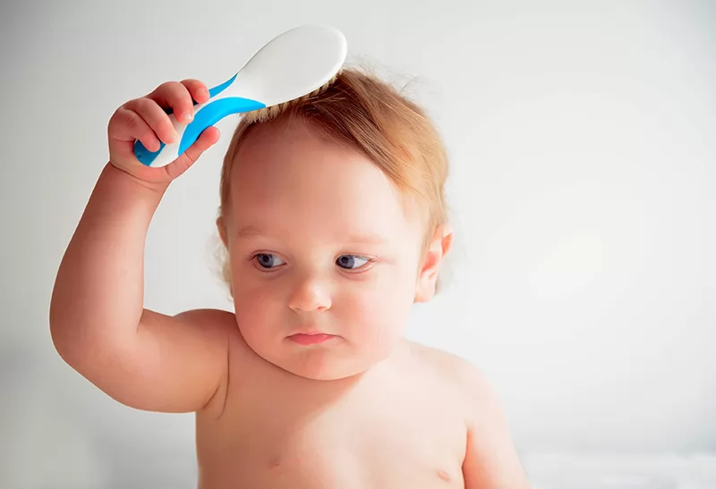 Trẻ bị rụng tóc: Nguyên nhân, triệu chứng và cách điều trị