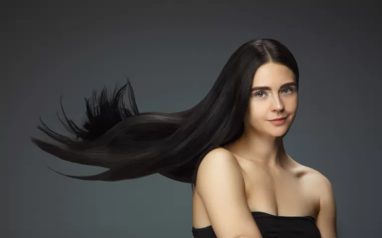 Cách bảo vệ tóc khỏi hư tổn sau mùa hè