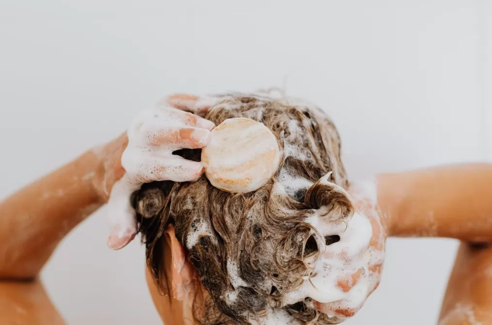 Gội tóc xoăn hippie đúng cách