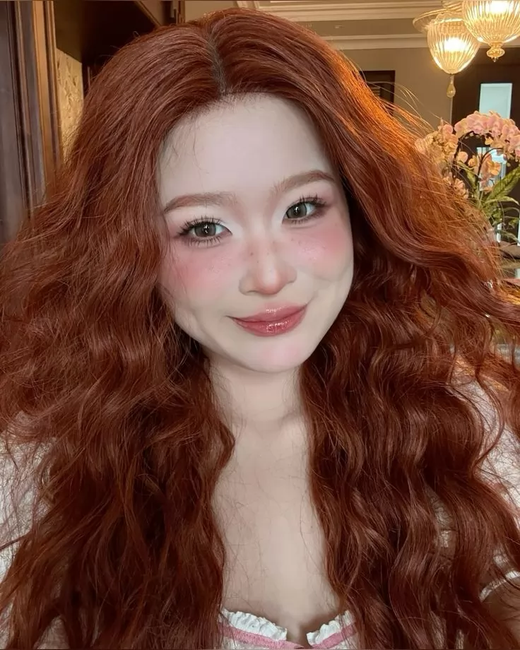 Tóc màu nâu đồng trầm