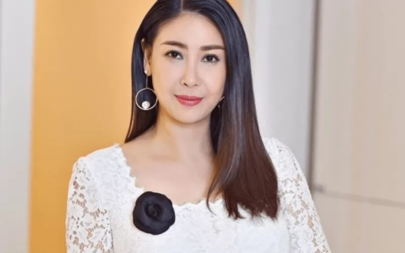 Tóc dài thẳng tự nhiên
