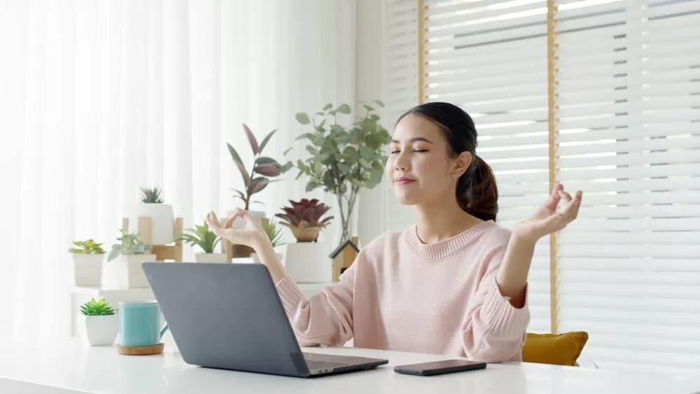 Mẹo nhỏ giúp quý cô công sở giữ vững phong thái tự tin và rạng rỡ mỗi ngày