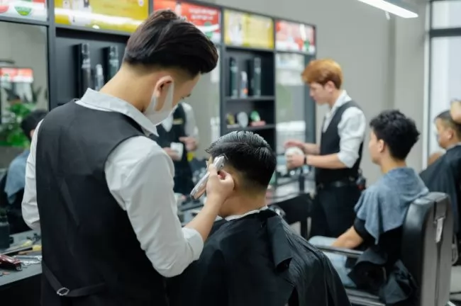 Các chàng nên đến tiệm cắt tóc nam bao nhiêu lần trong năm?