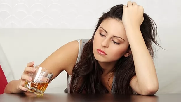 Cách ngăn ngừa rụng tóc do uống rượu gây ra