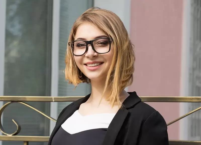 Top 10 kiểu tóc đẹp nhất cho nữ đeo kính thêm sức hút và tự tin