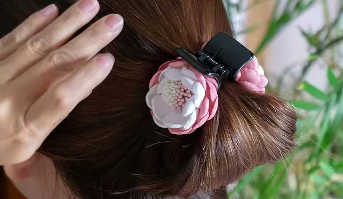 4 cách búi tóc bằng kẹp tròn chỉ mất 5 phút