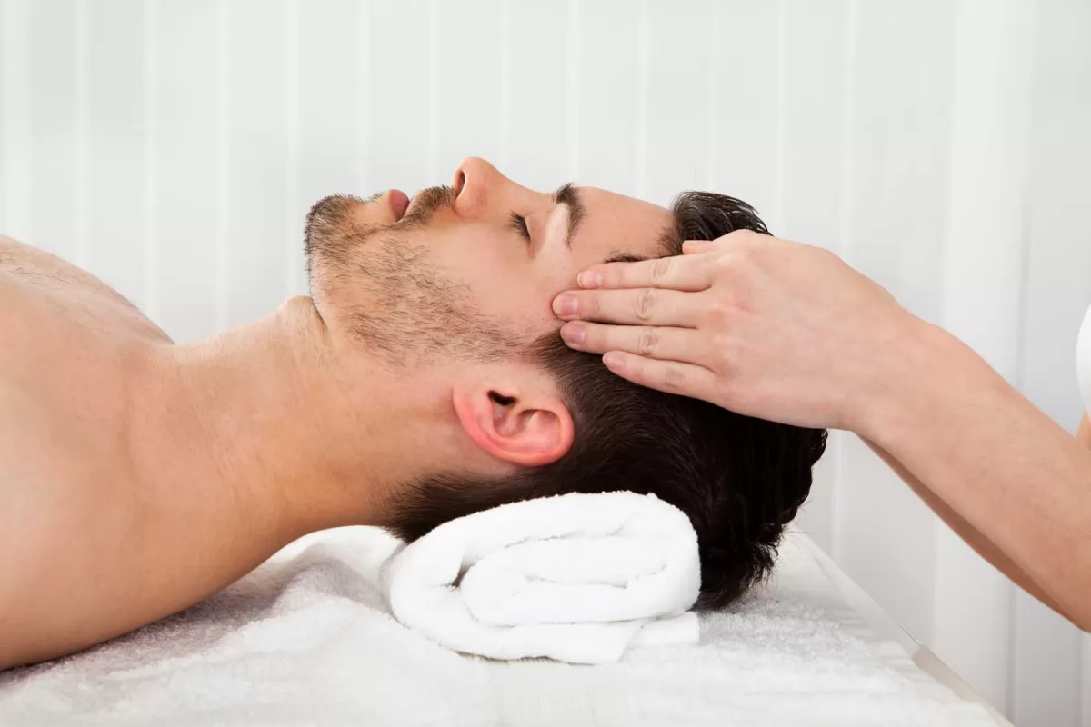 Cách Trị Rụng Tóc Tự Nhiên Bằng Bấm Huyệt