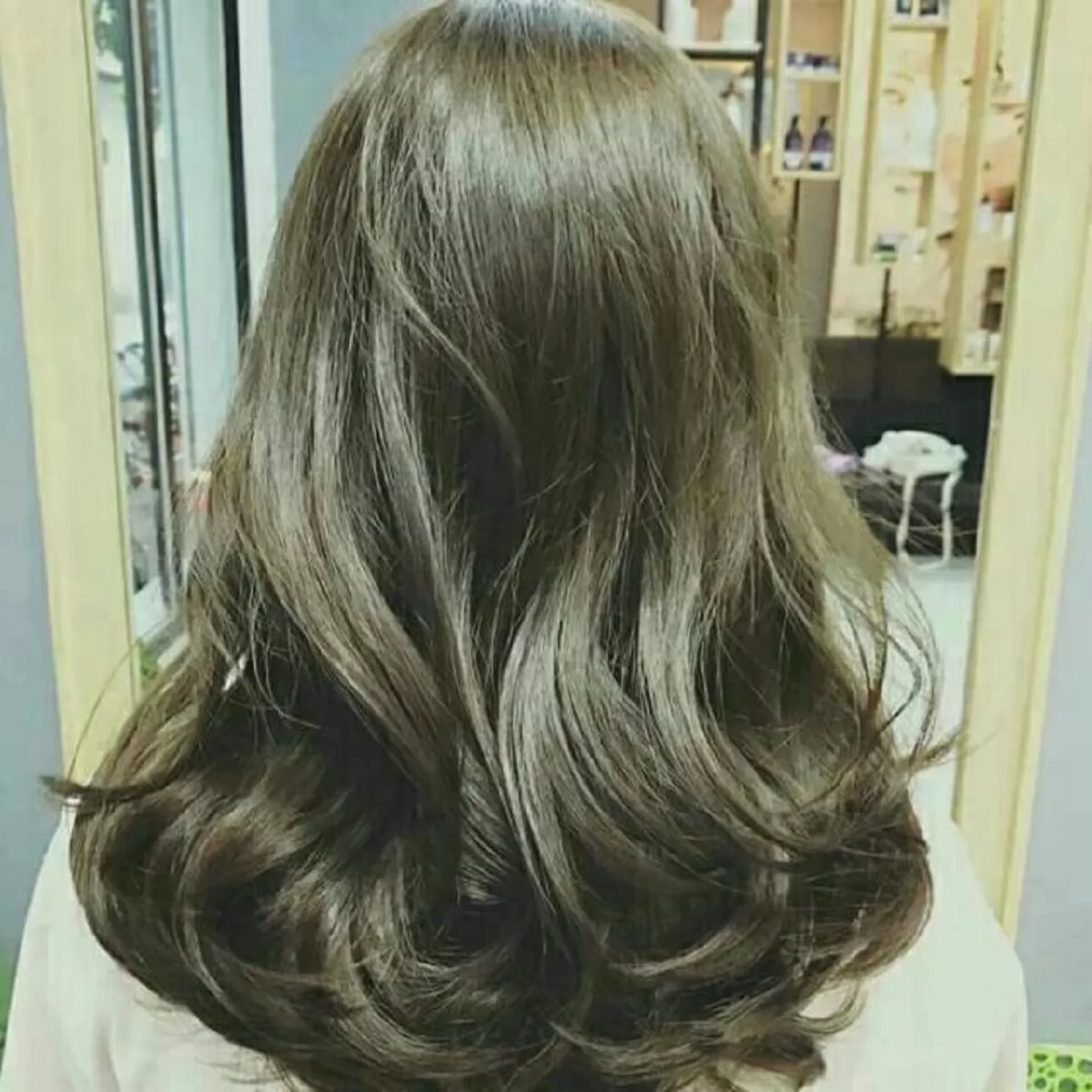 Da trắng nhuộm tóc màu gì