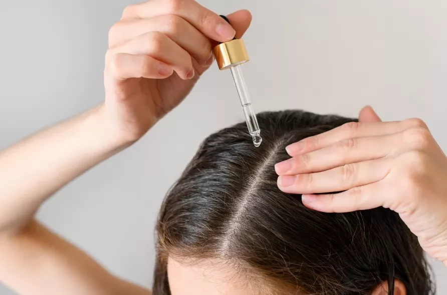 Serum cho tóc: Lợi ích, Cách sử dụng và Tác dụng phụ