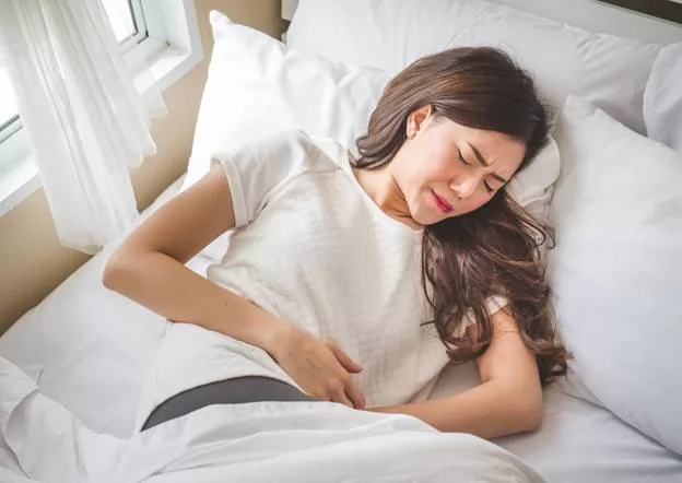 Tại sao tóc rụng nhiều khi tắm? Mẹo ngăn ngừa tóc rụng khi tắm