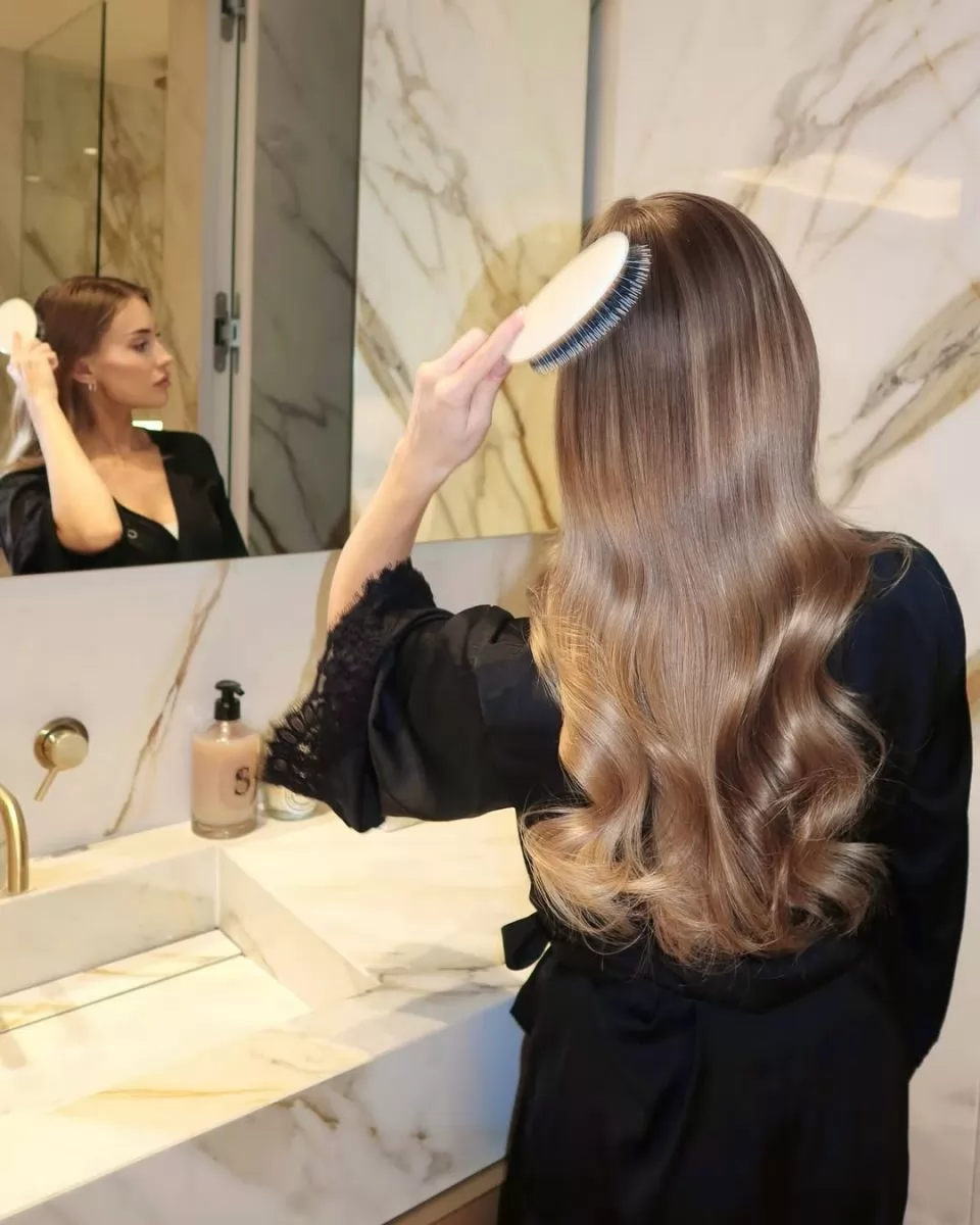 Mái tóc mềm mượt sau khi được gội và sấy đúng cách
