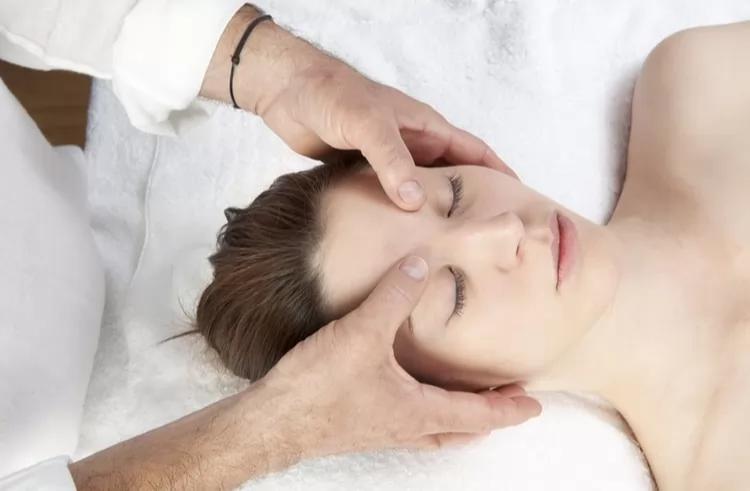 Các bài tập tốt nhất để kích thích móc tóc dày và dài hơn