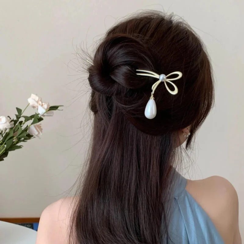 kiểu tóc nữ búi cao