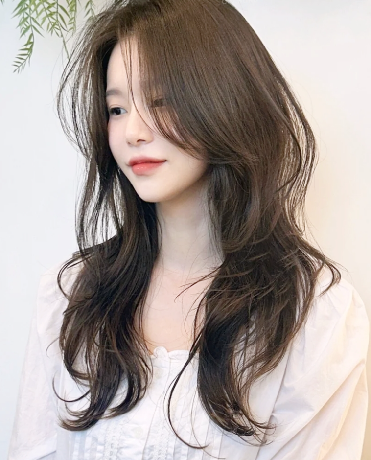 Tóc dài tỉa tầng nhẹ + mái rẽ