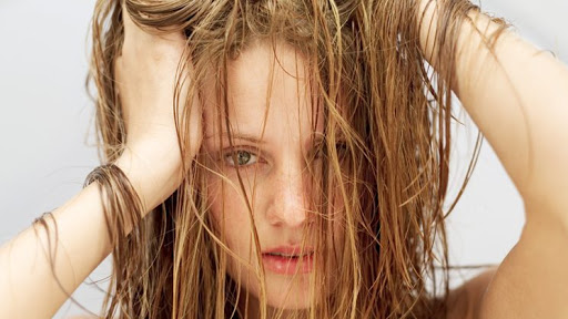 Bệnh rụng tóc hói đầu ở nữ giới do rối loạn nội tiết