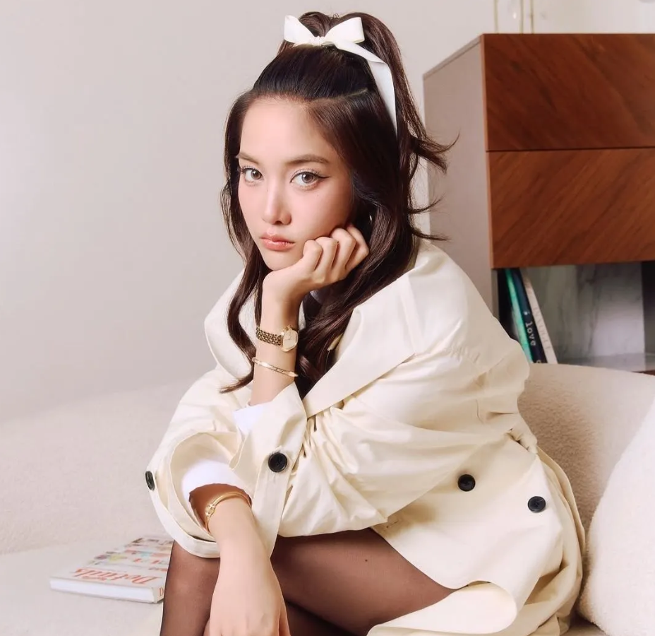 Tóc cột nửa đầu phối nơ ruy băng