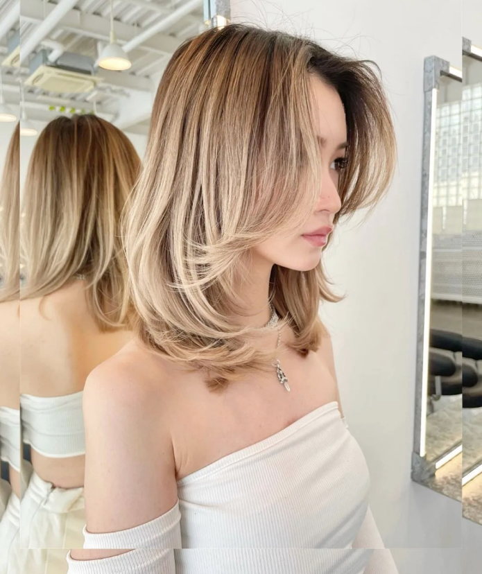 Tóc rẽ ngôi giữa – Cân đối và thanh lịch