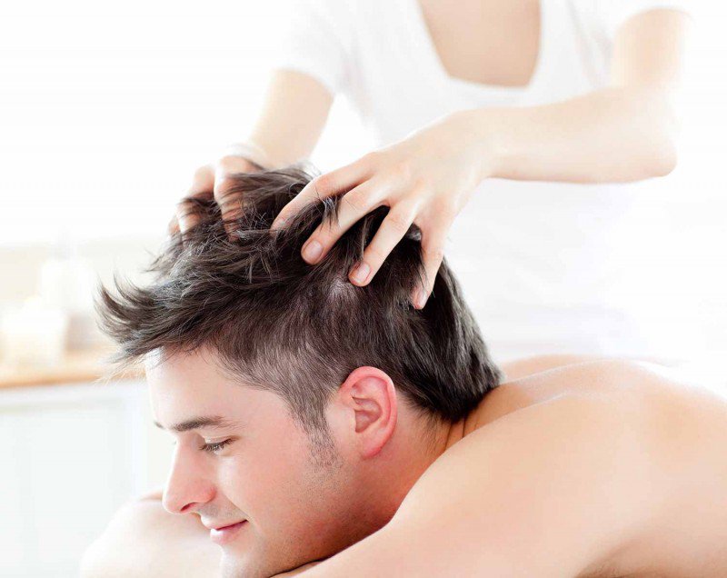 Giảm rụng tóc và kích thích mọc tóc bằng massage